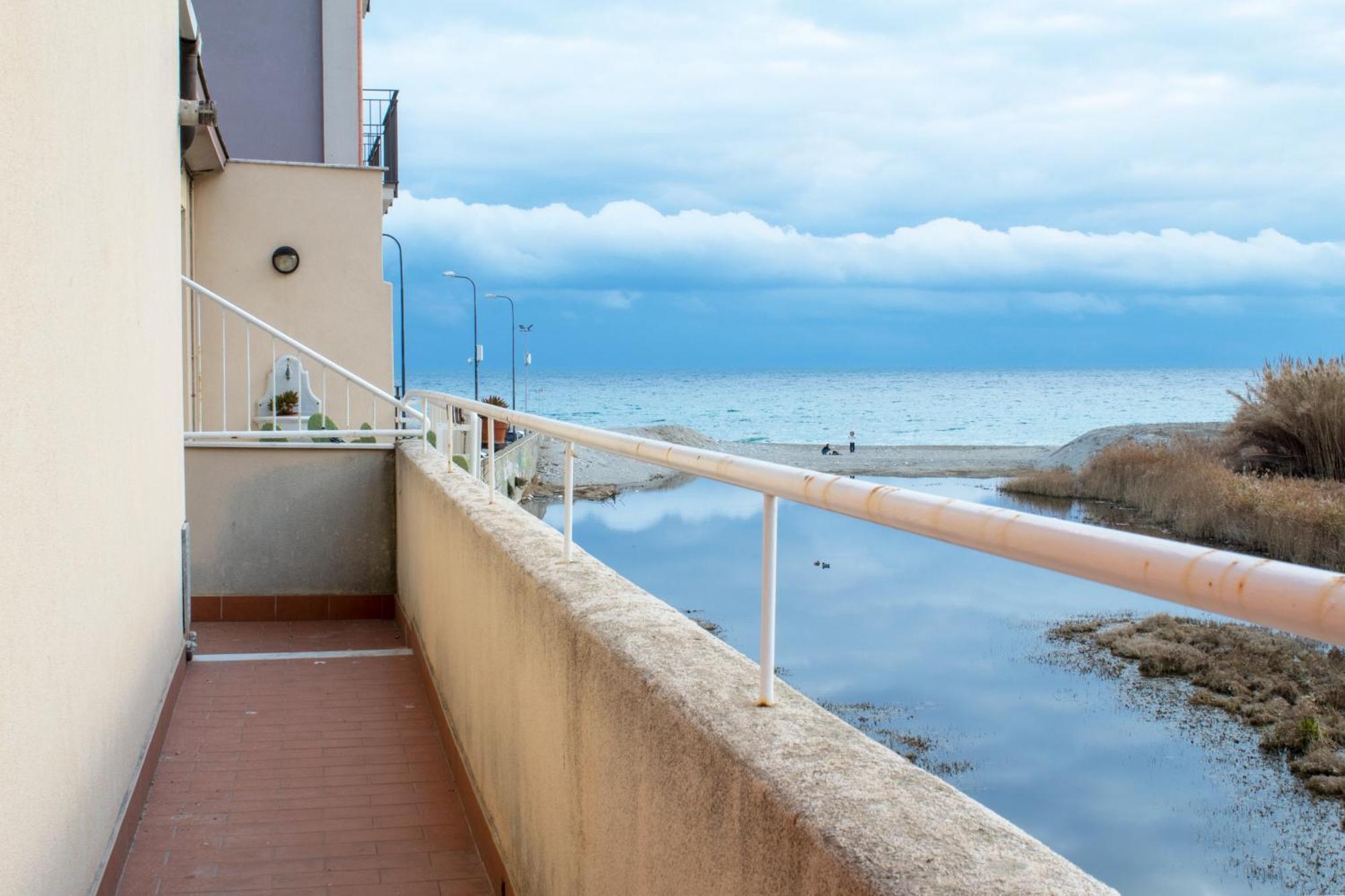 Apartamento 100 Metri Dal Mare Relax A Due Passi Dal Centro Finale Ligure Exterior foto